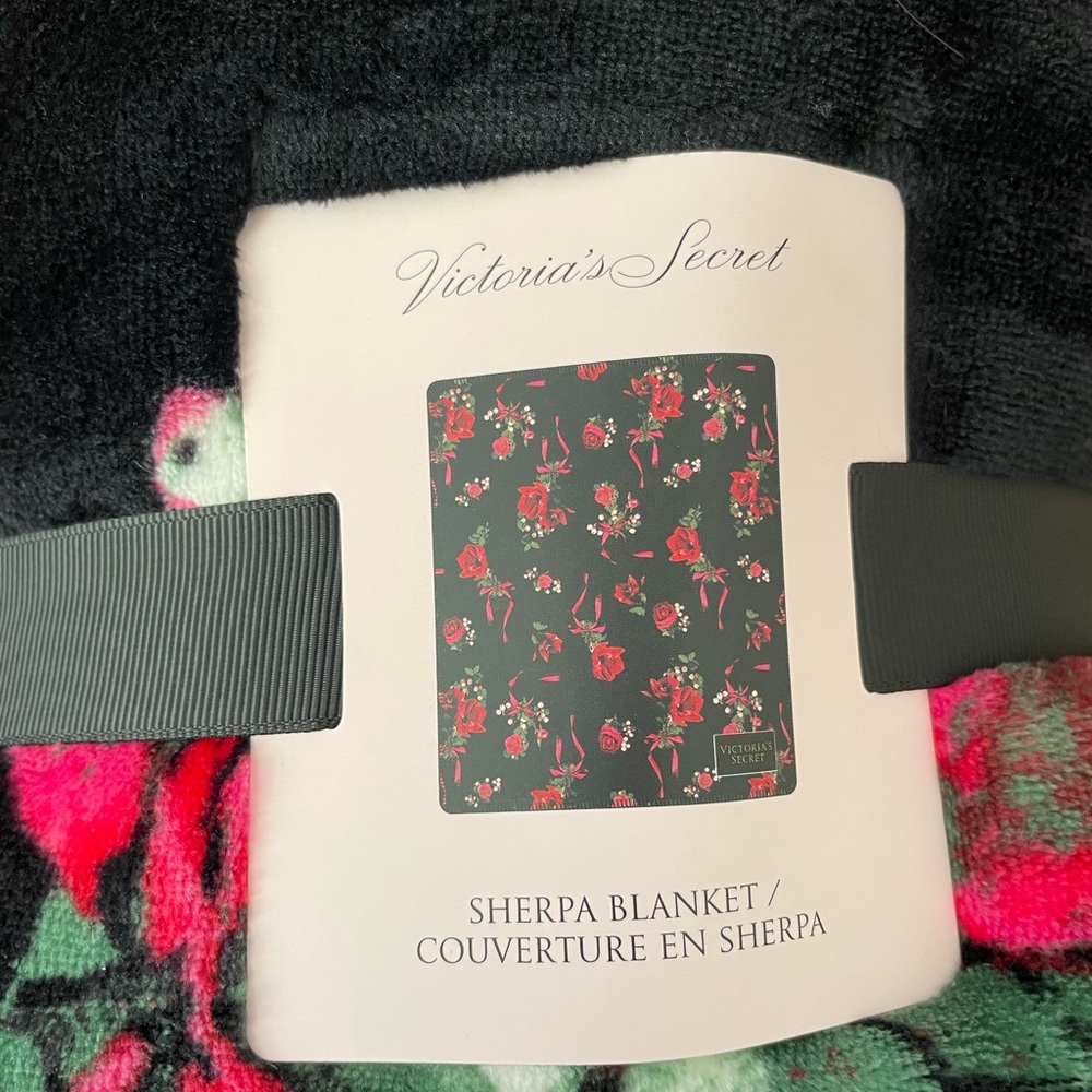 *UNOPENED NEW WITH TAG* Victoria’s Secret Sherpa Blanket